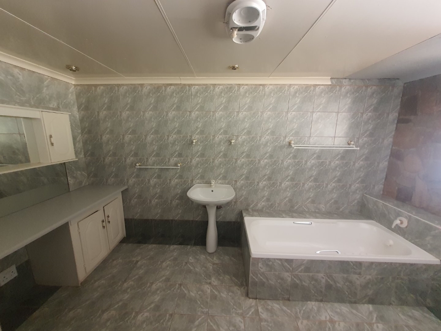 To Let 5 Bedroom Property for Rent in Hartbeespoort Rural North West